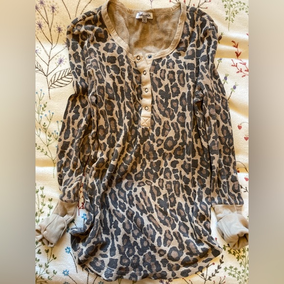 Splendid Leopard Thermal top • Size Small • EUC • cute! Sexy top 👏😍🐆 - Picture 10 of 11